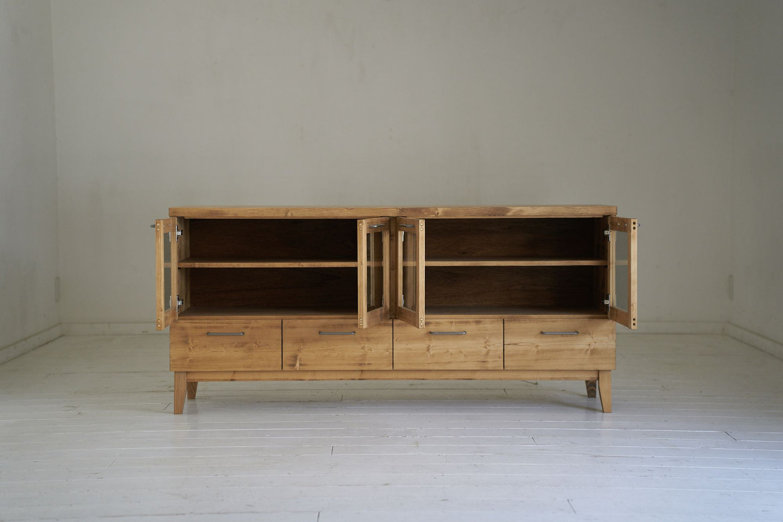 ガラス扉と引き出しのキャビネット – NEALD