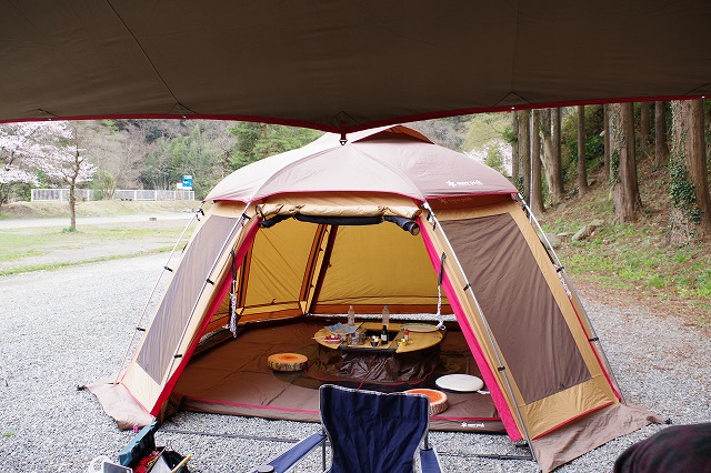 雨の中でスノーピークのラウンジシェル初体験☆ストーブあっても換気良