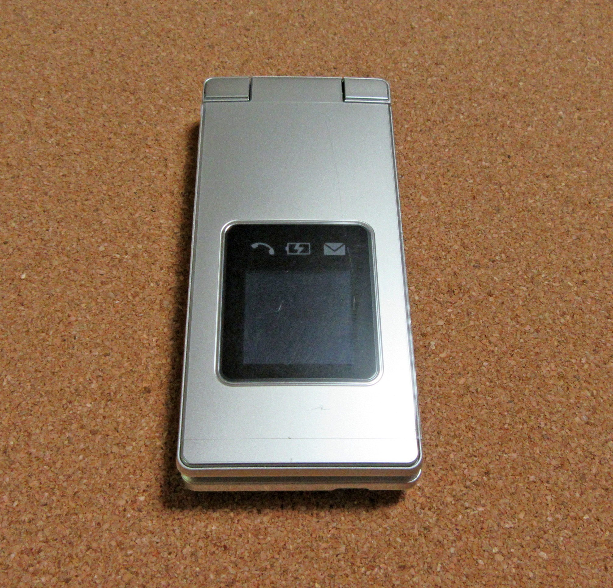 ソフトバンクの「かんたん携帯9」を購入。高齢者向けだけに使い方が