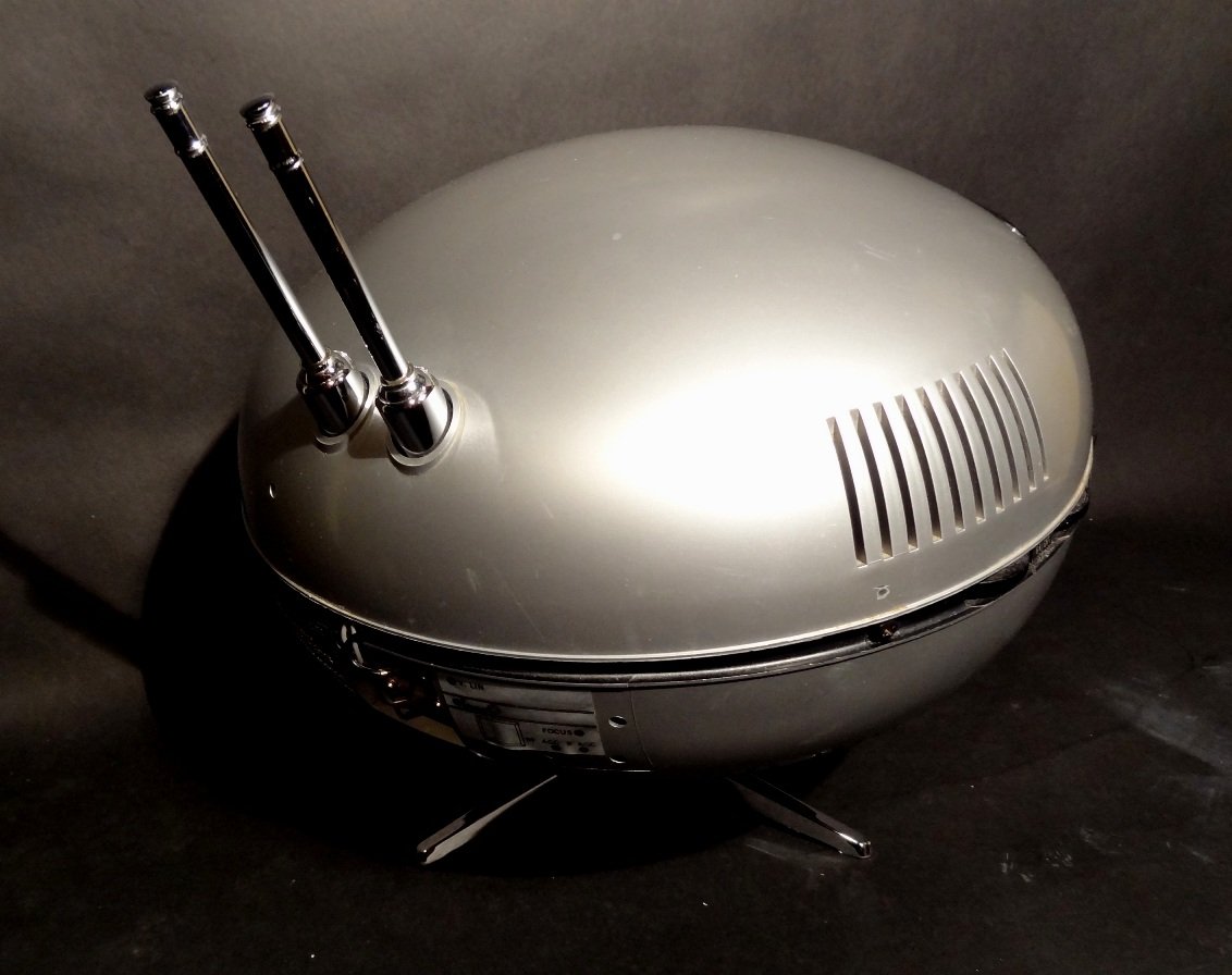 Panasonic TR-005 Orbitel Flying Saucer Television - A New Era