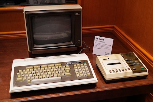 NECのサプライズ - LAVIE Pro Mobile特別色、BASICも動くミニPC-8001