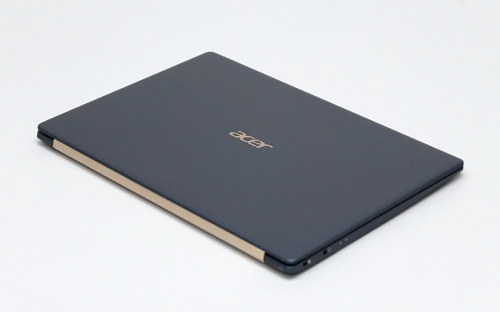 つまんで持ちはしないけど、14型で938gのクラムシェル - 日本エイサー