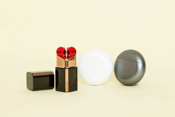 プレゼントにも】リップスティックと思いきやイヤホン？ 機能もハイ