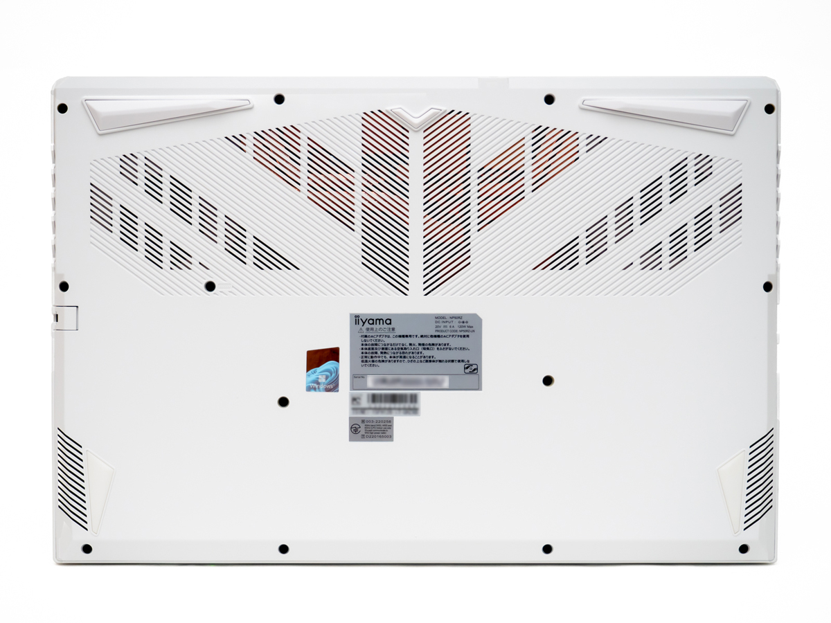 ミルキーホワイトの筐体が新鮮！ メモリたっぷりで動画編集も快適な高