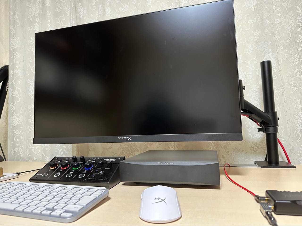 モニターアーム付属のゲーミングモニター「Armada 27」からモニター