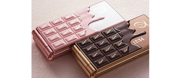 画像1 / 9＞徹夜組＆行列も！ドコモ×Q-pot.の“チョコ携帯”が発売初日に