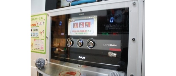 画像10 / 15＞1曲100円！ゲームセンターに“ヒトカラ”用カラオケ