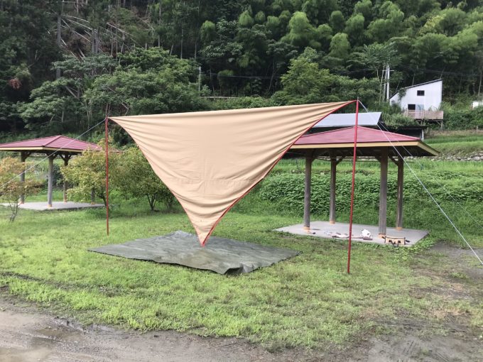 まるで鳥の羽ばたき！その姿が美しい「焚き火タープTCウィング