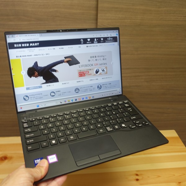 富士通LIFEBOOK UH-X/J3レビュー/富士通FMVパソコン比較購入ガイド