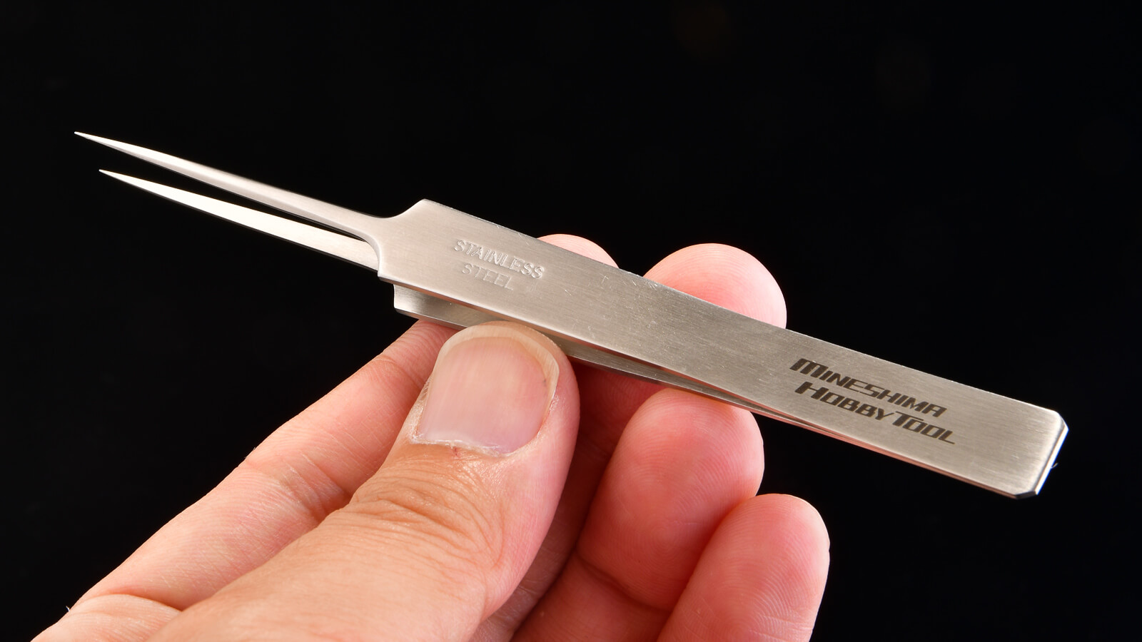 小さい手にもフィットする！模型作業がはかどる“極細ピンセット