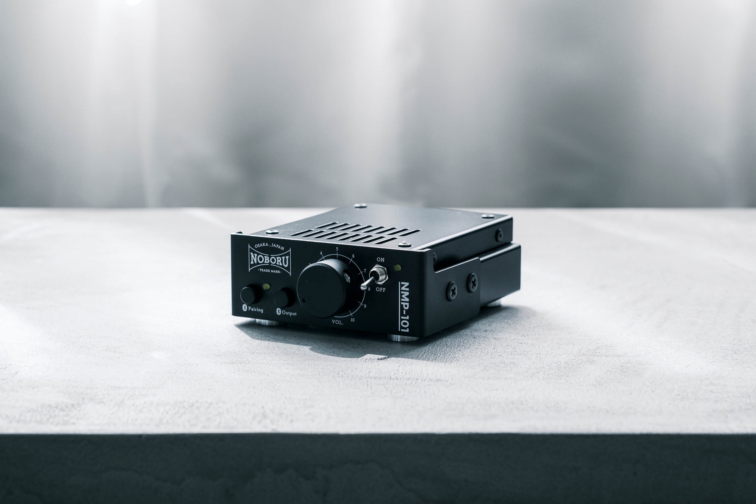 スタックアンプ/金属製ホーンスピーカー型【ブラック】 | ノボル電機製作所