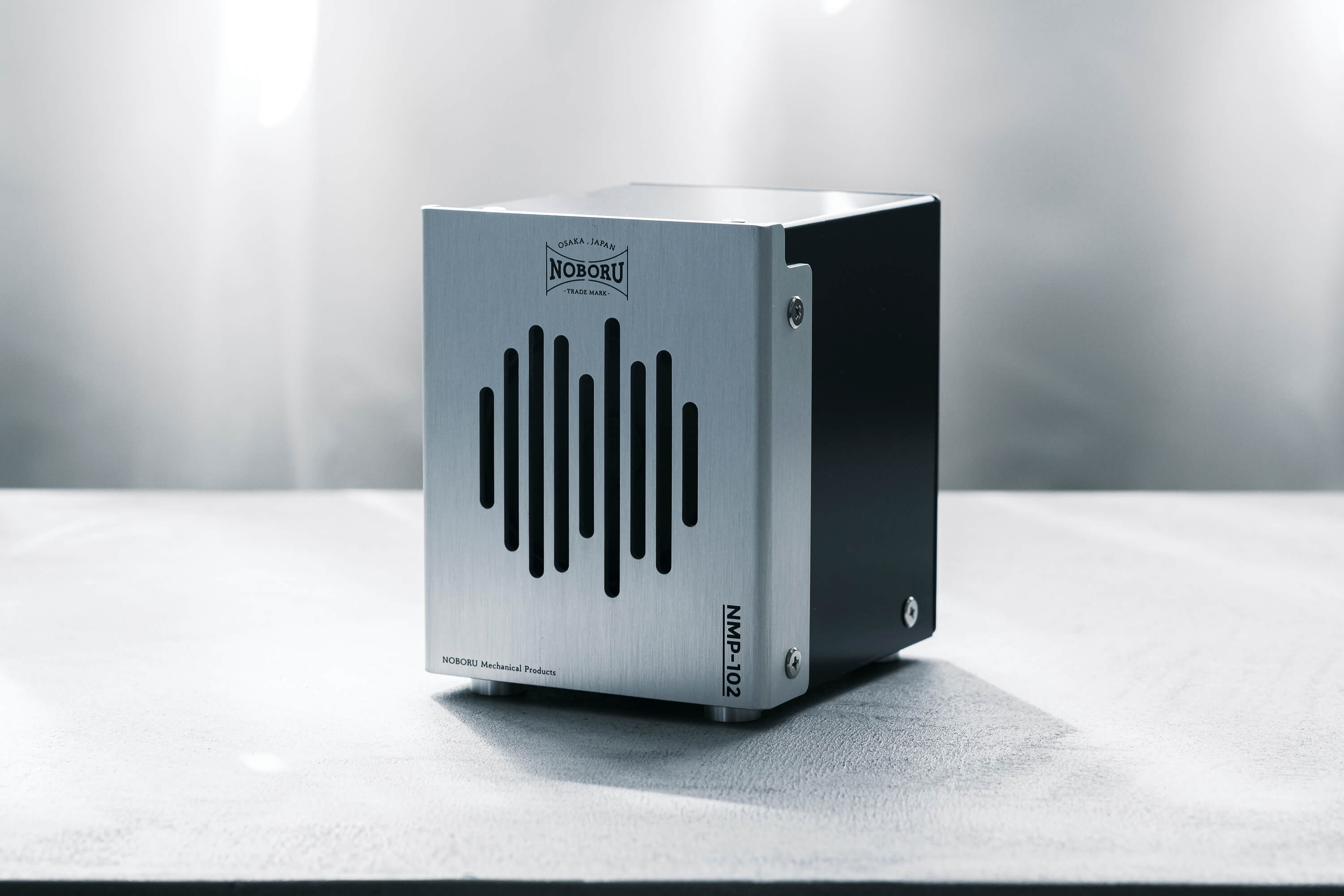 スタックアンプ/金属製ボックススピーカー型【シルバー】 | ノボル電機