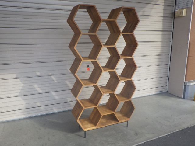 ブックケースの御紹介 オブジェのようなハニカム構造で上級な