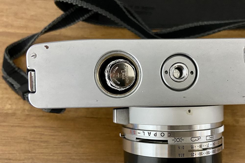 Canon キヤノネットQL19 に電池を入れたら、露出計が生きていた。