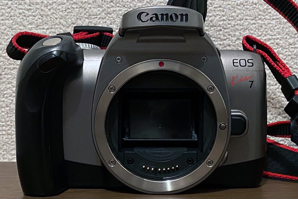 Canon EOS Kiss 7 キヤノン最後の一眼レフフィルムカメラ。