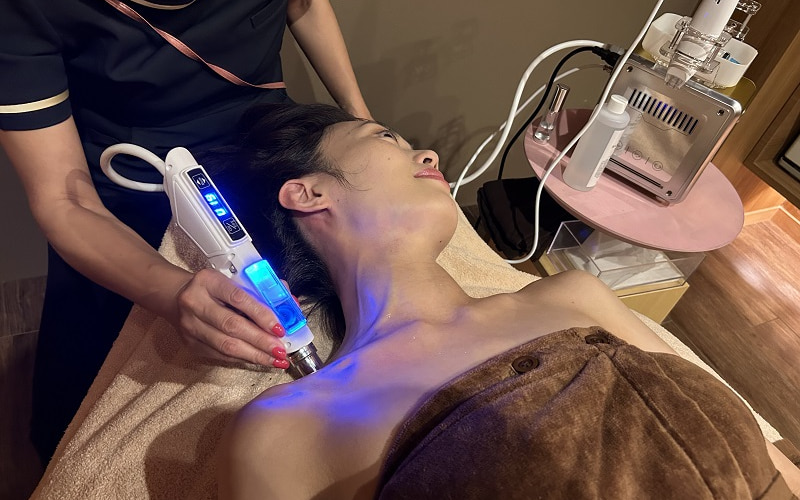 痛み・ダウンタイムなし！ 鍼を使わない美容鍼「エアバリ」を篠原菜月