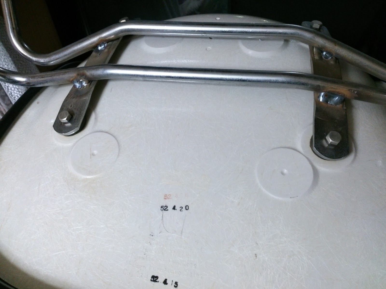 日本製のイームズシェルチェアがありました | 名作家具とデザインの話