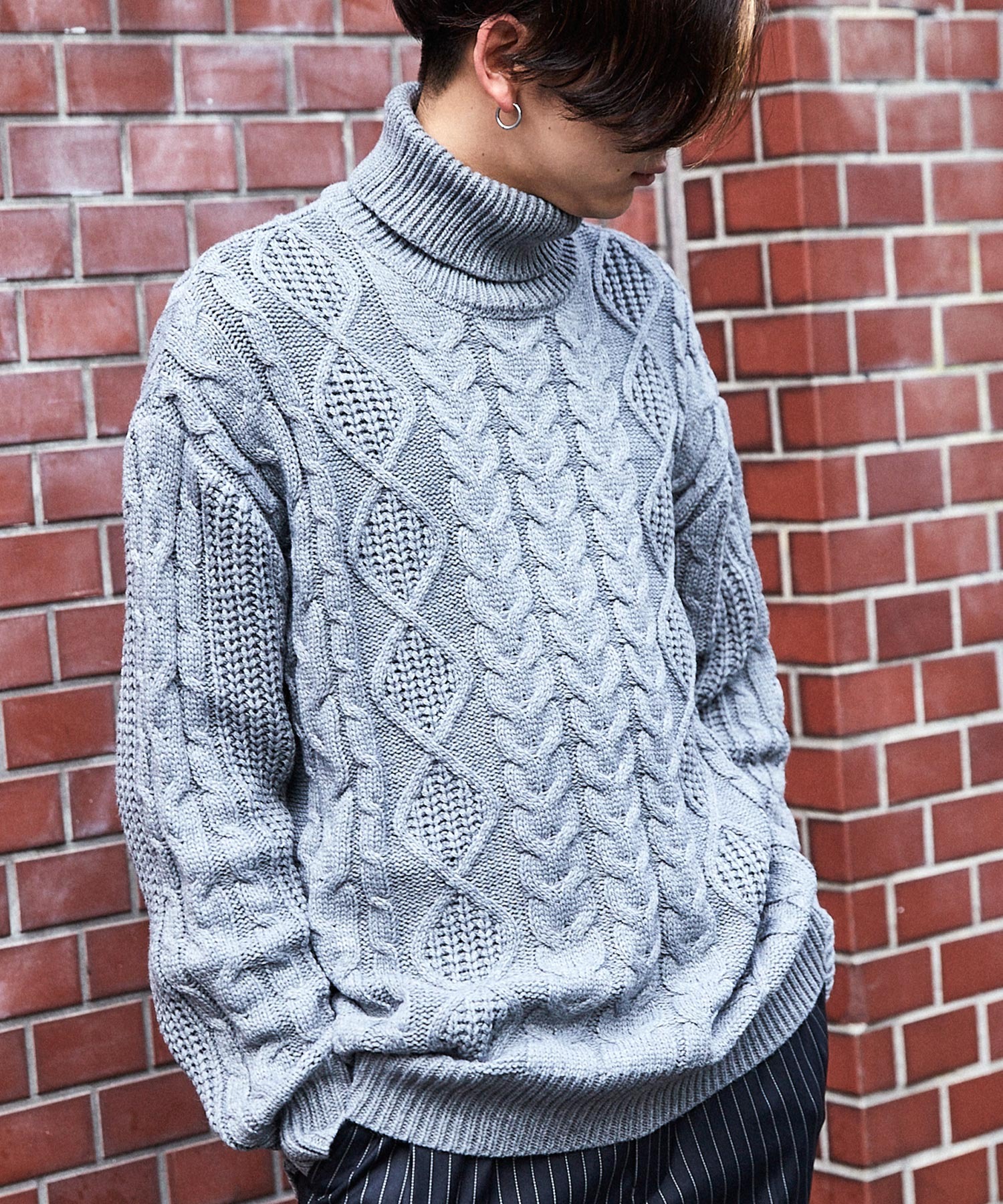 ビッグシルエットアラン編みタートルネックケーブルニットセーター
