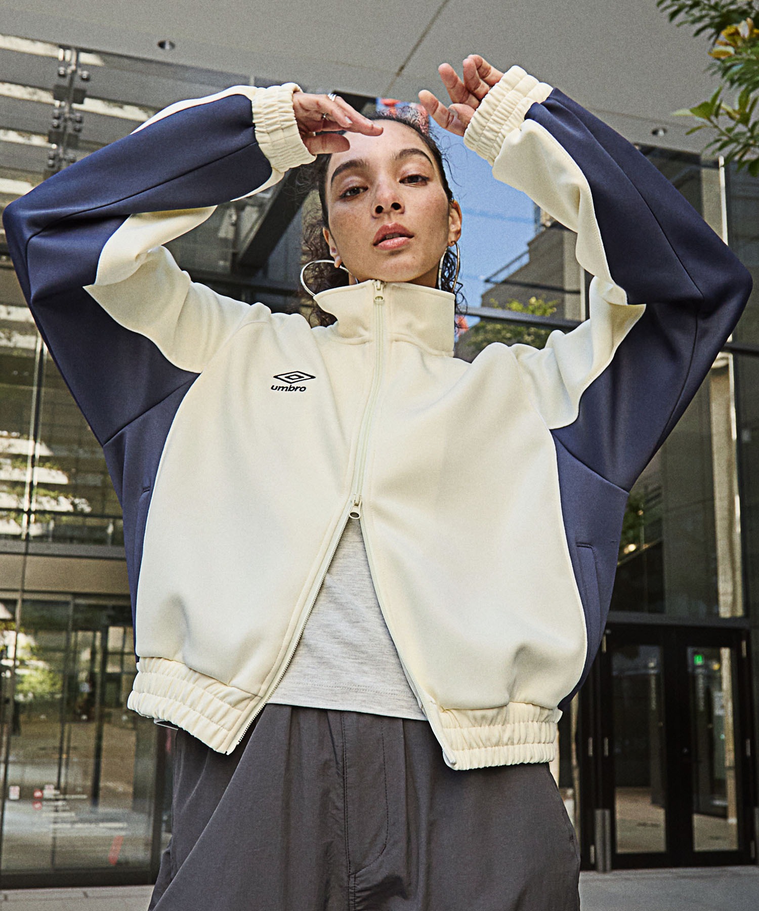 UMBRO/アンブロ 別注 ワンポイントロゴ刺繍 パイピング ラグラン