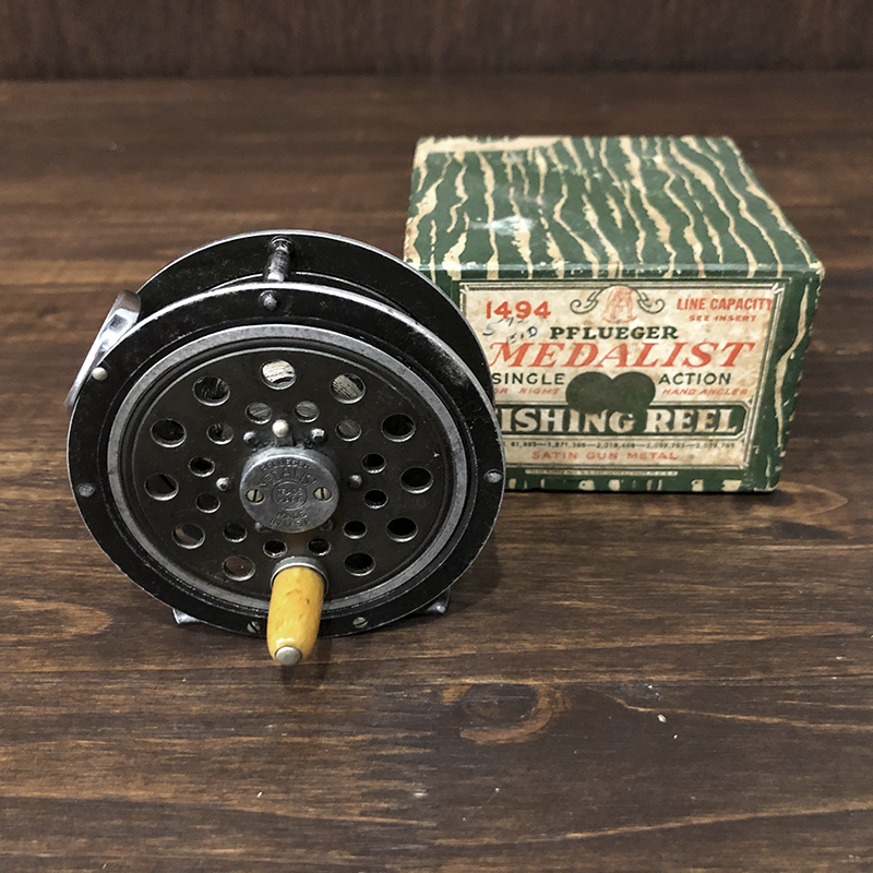Pflueger Round Line Guard Medalist 1494 Fly Reel With Box