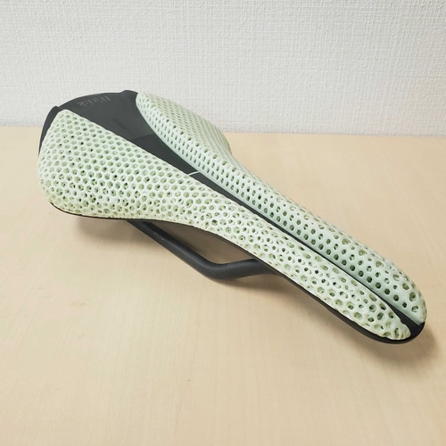 訳アリ品】 fi'zi:k ( フィジーク ) サドル VERSUS EVO ANTARES 00