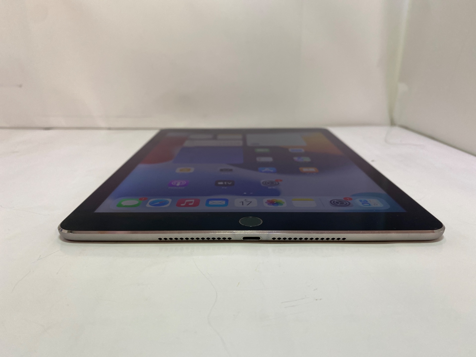 iPad本体 iPad Air2 32GB MNVP2J/A Apple iPad Air 2 Wi-Fiモデル 32GB