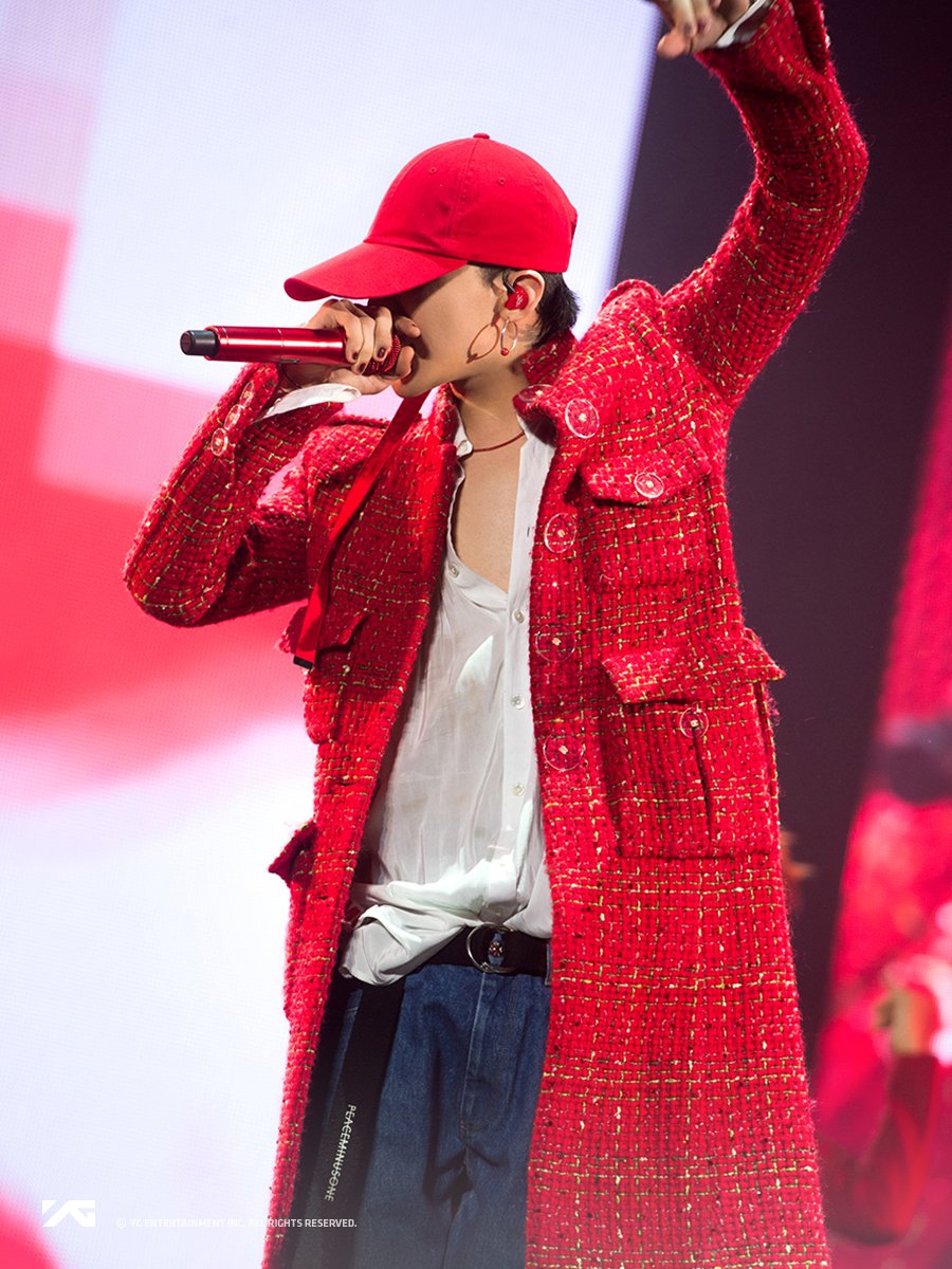 G-DRAGON 2017 WORLD TOUR ACT Ⅲ,M.O.T.T.E G-DRAGON 2017 WORLD TOUR <ACT III, M.O.T.T.E> IN JAPAN (Live