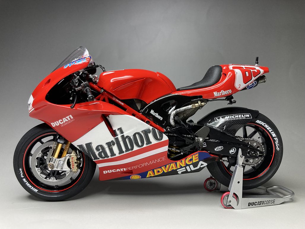 1/12 DUCATI DESMOSEDICI 2003 #65 完成しました😁 なかなか模型に触る