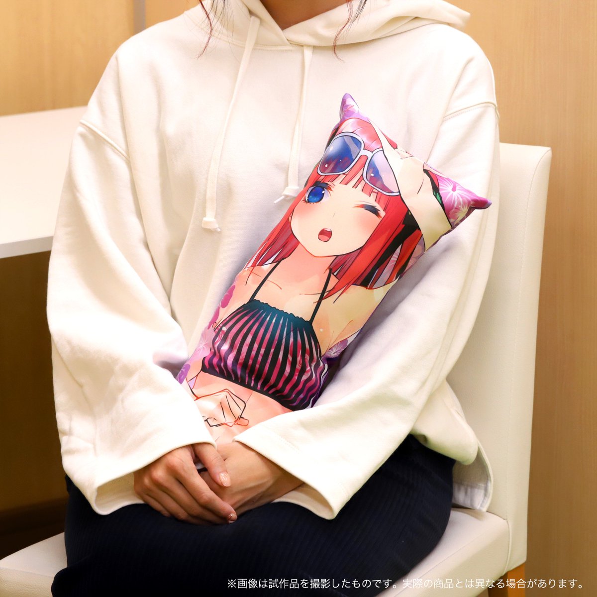 新商品紹介】 「スティッククッション」 水着イラストを使用した