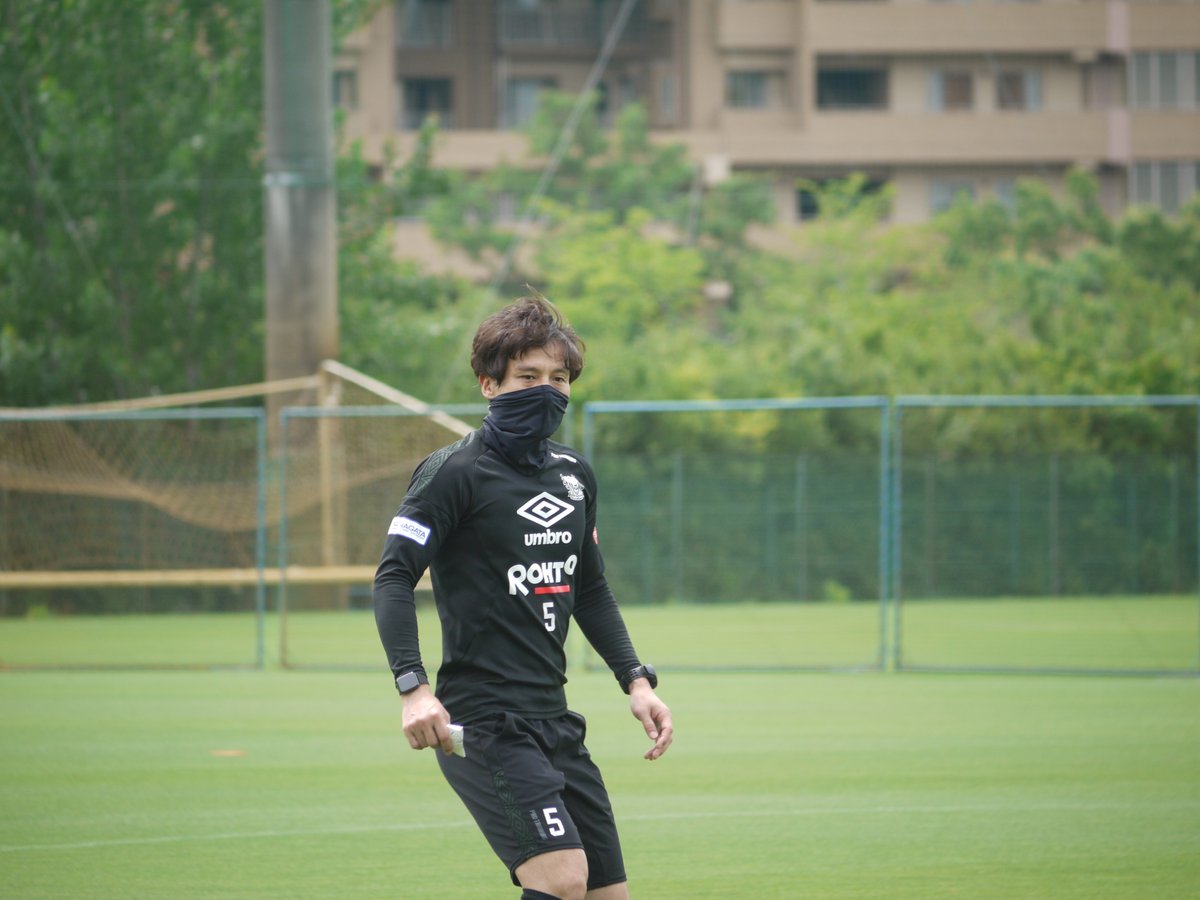 宮本恒靖 監督らチームスタッフも着用している #umbro(@umbrojp )の