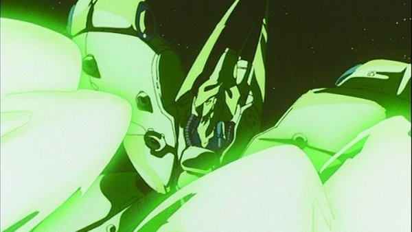 肩部バインターに4基、テール・バインダーに5基搭載されていたのが変更