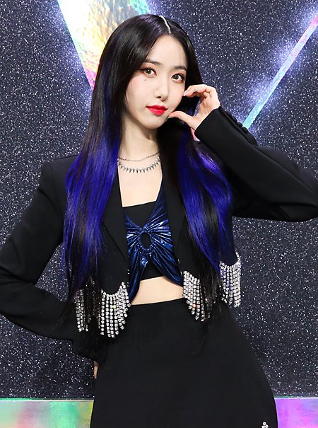 VIVIZ、デビューショーケース開催 シンビ、ウナ、オムジ #VIVIZ