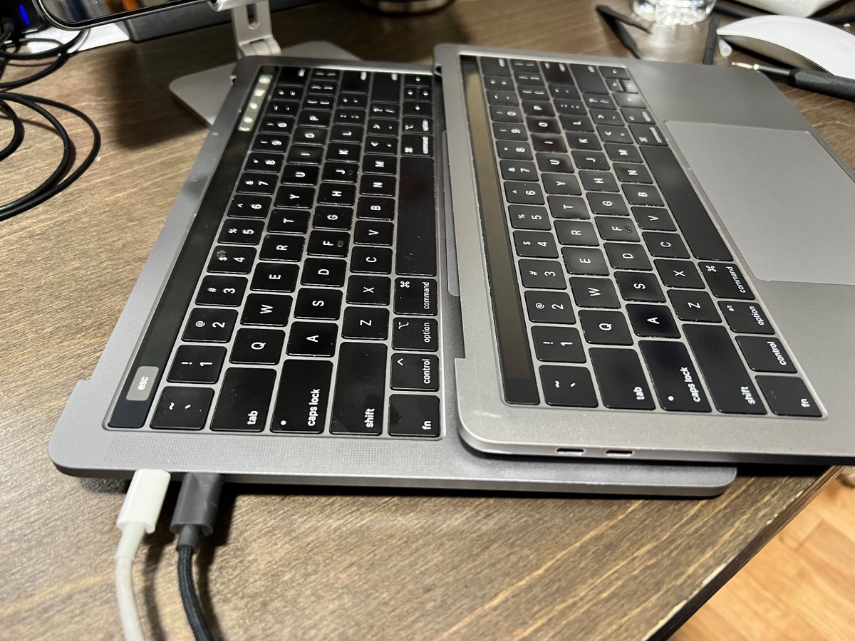 モニターレスのスラブトップMacBook Pro、2台目が完成
