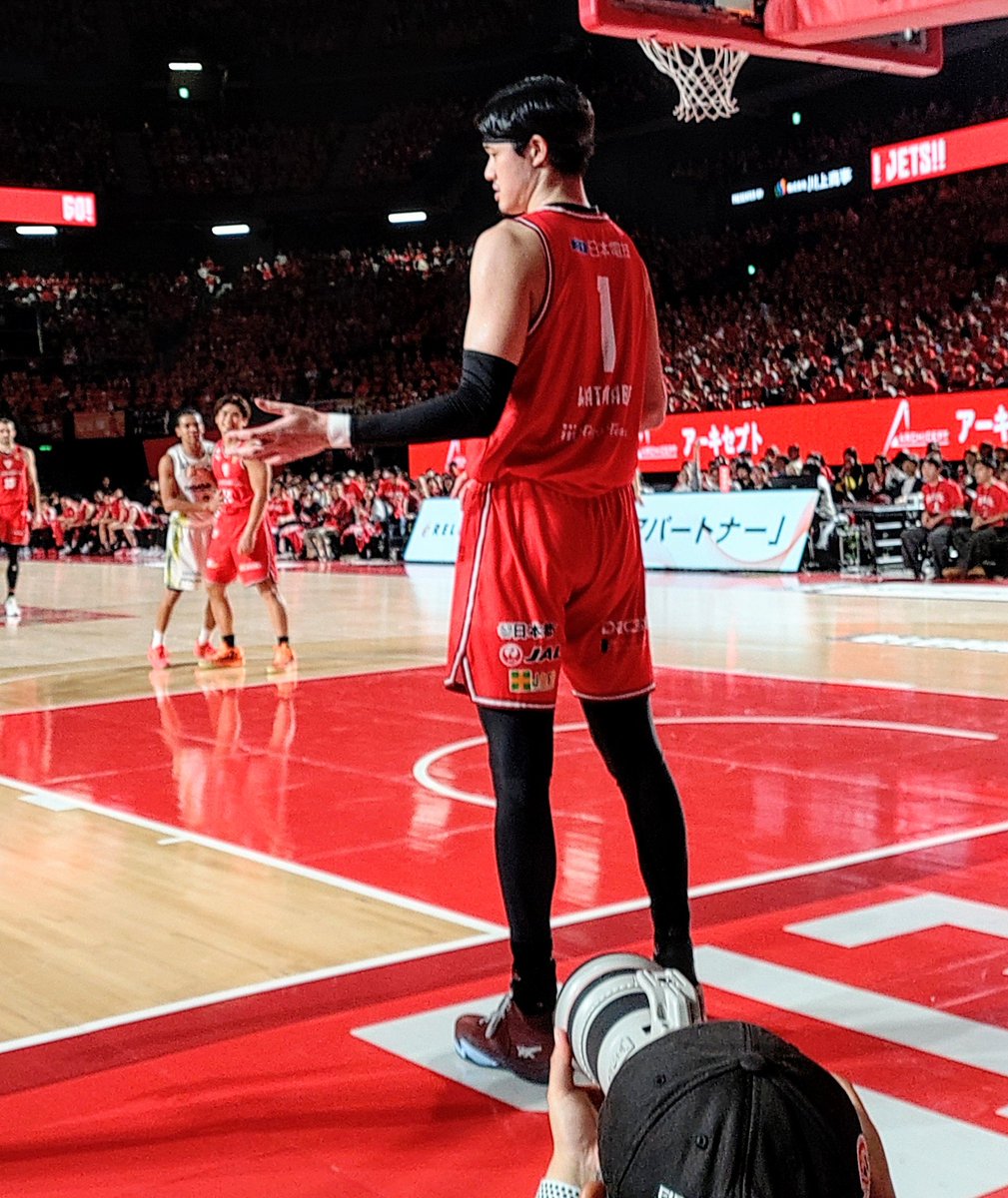 バッシュチェック。 渡邊雄太は今節も ASICS NOVA SURGE 3 このカラー