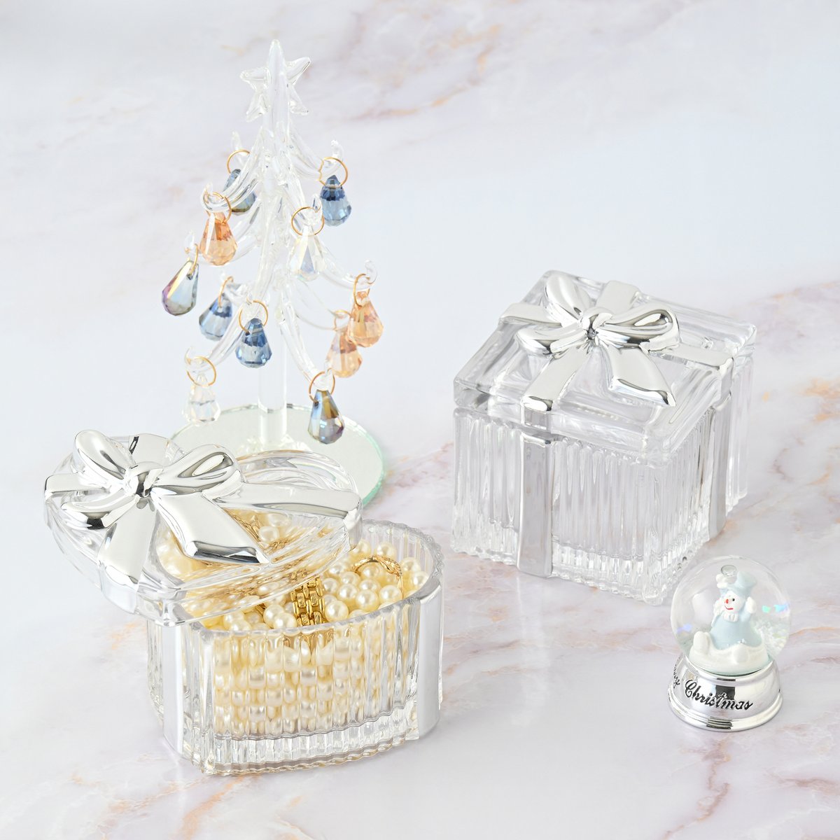 あなたはどっちがすき❔ クリスマス感溢れるデザインに心高鳴る小物