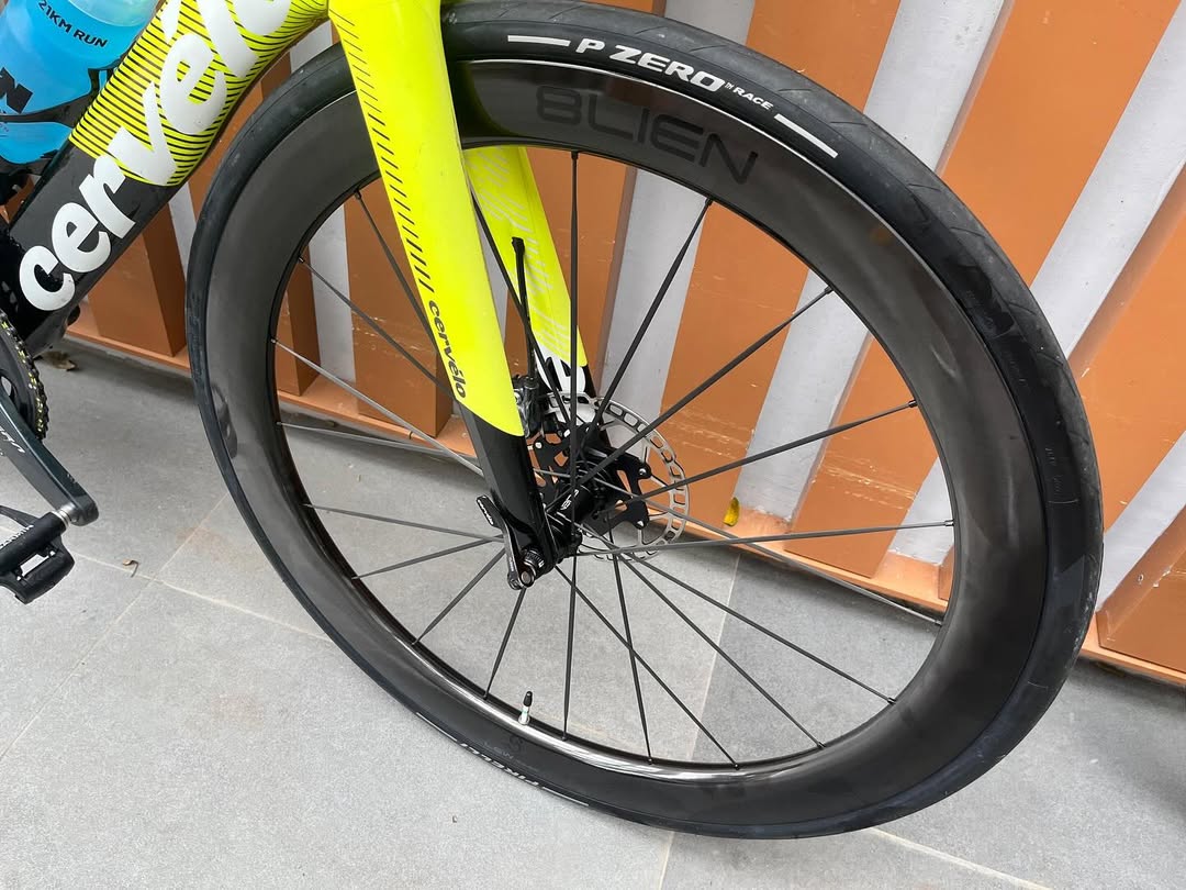 Xmas特価】8LIEN カーボン ワイドバージョンF50 R60 ホイール 年始迄