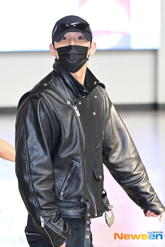 PHOTO】SEVENTEEN ミンギュ、スケジュールのため日本へ…オールブラック