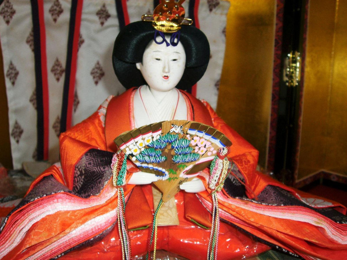 ひな祭り とは、女の子の健やかな成長と健康を願う、3月3日が