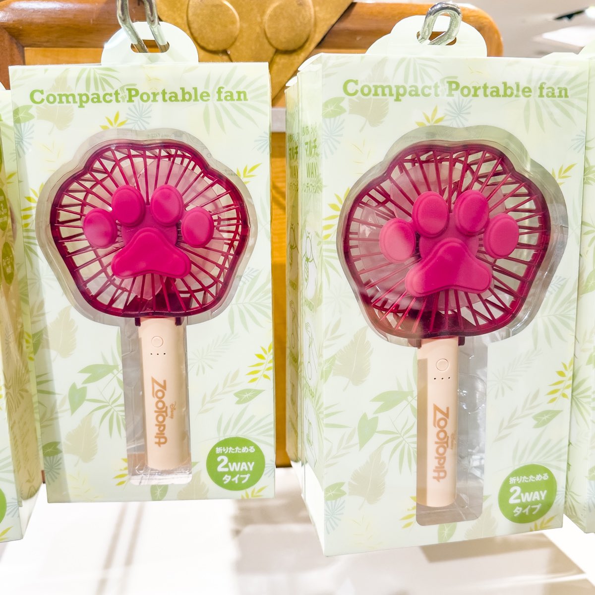 肉球型アイスキャンディーモチーフ！ ディズニーストア 手持ちでも