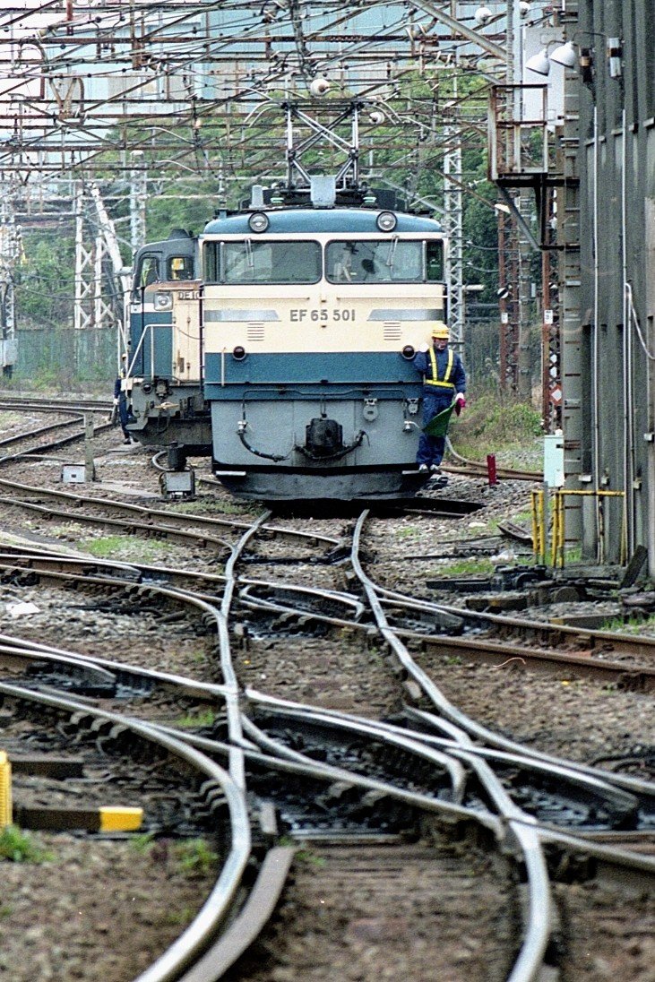 面縦真剣部 #EF65 501 ピン甘ご容赦🙇 貨物への貸出しで、5764ﾚだった