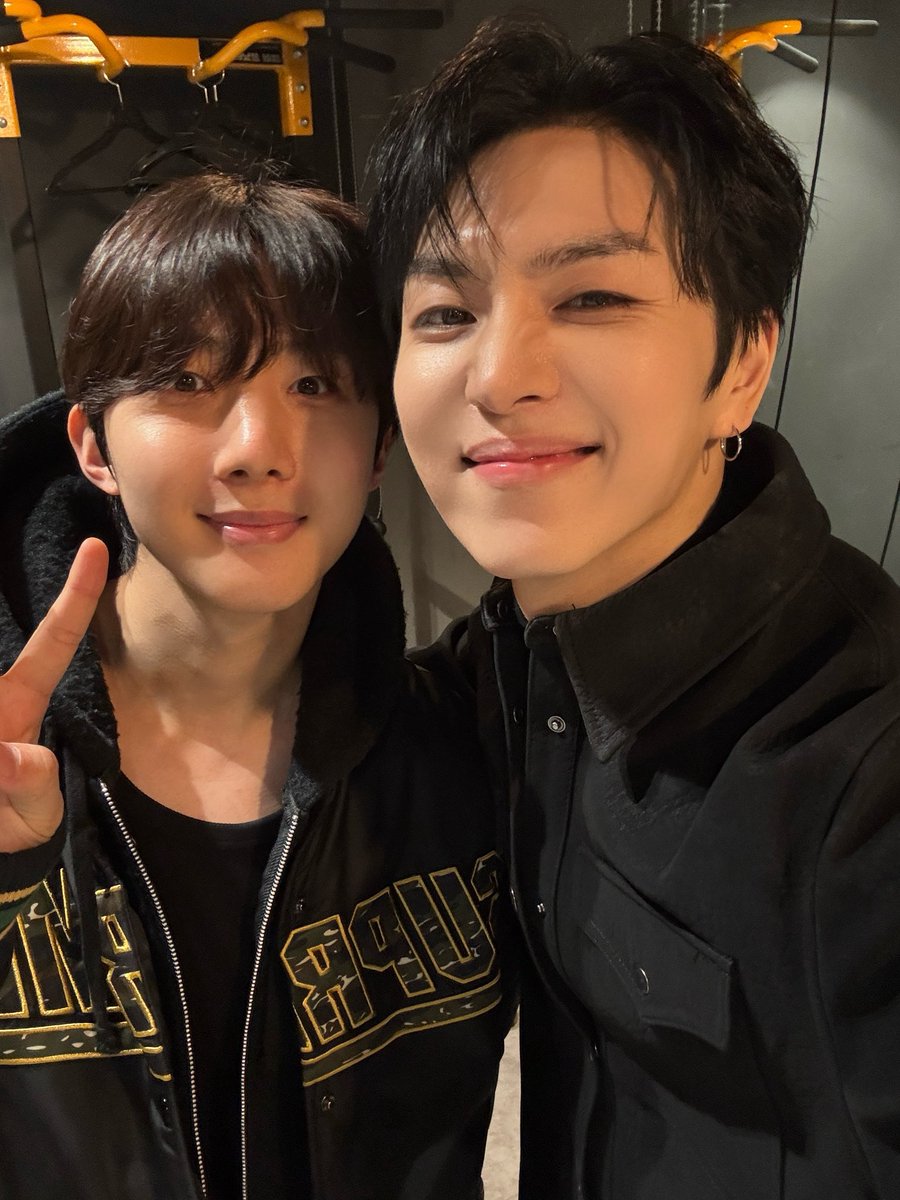 Kino's photos with members #PENTAGON #펜타곤 #HUI #후이 #HONGSEOK