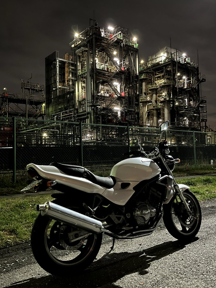 自分の同僚から譲ってもらったバリオスも、とても店では買う気になれ