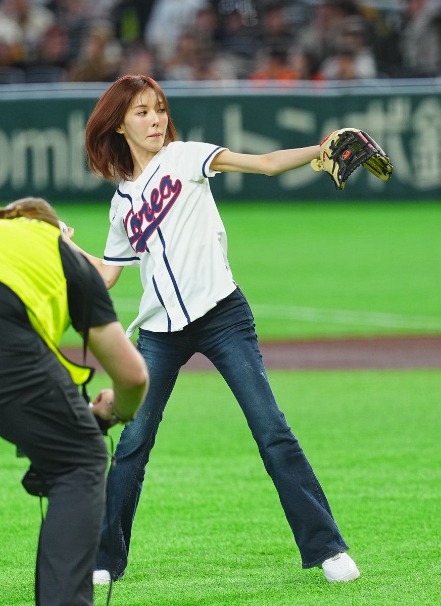韓国代表 - チェコ代表】 始球式に「Red Velvet」の #WENDY さんが登場