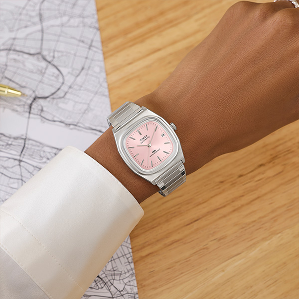 オンラインストア通信】 【TIMEX・限定】丸みを帯びた四角いケースが