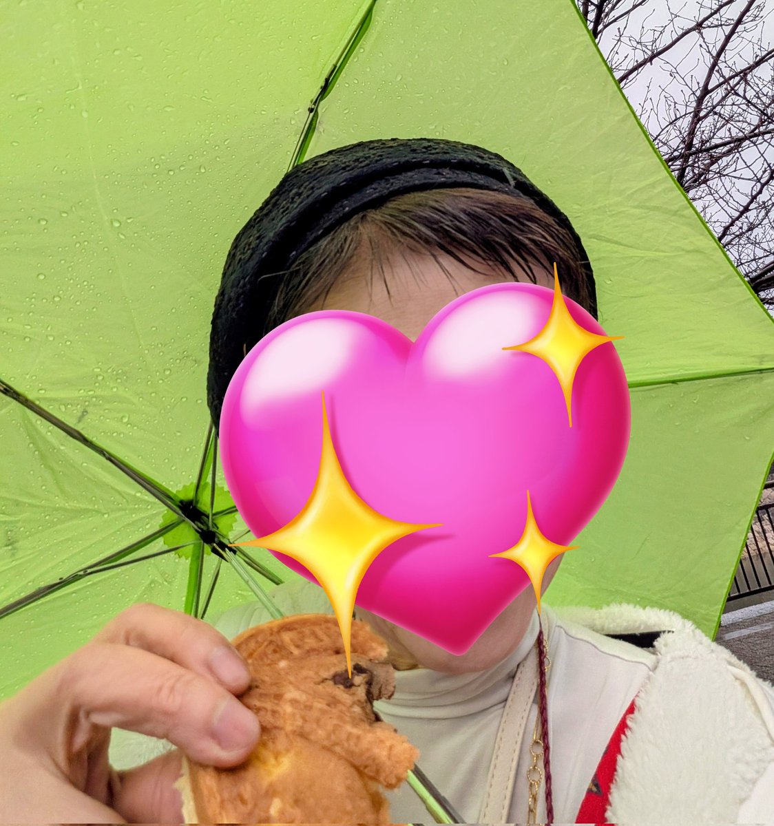 大阪城の近くで 大きな10円パンを半分 頂きました〜 美味しかったわ！😋✨