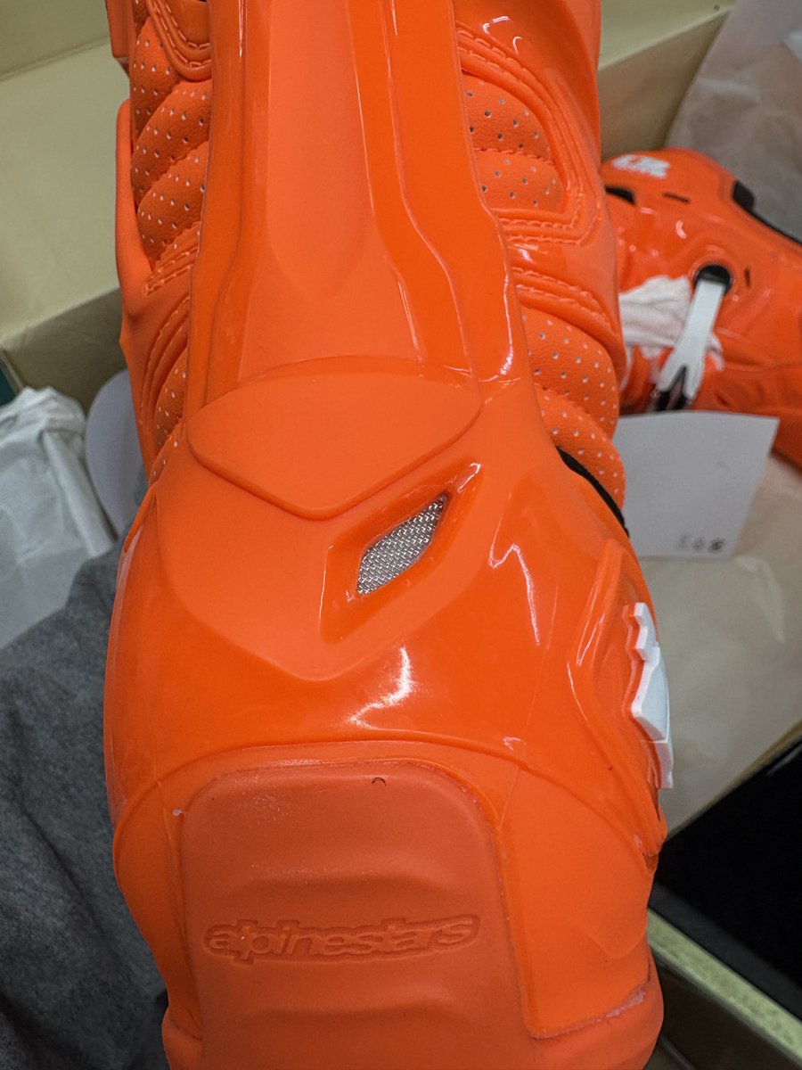 本日のお取り寄せ品】 ALPINESTARS TECH10 SUPER VENTEDブーツ