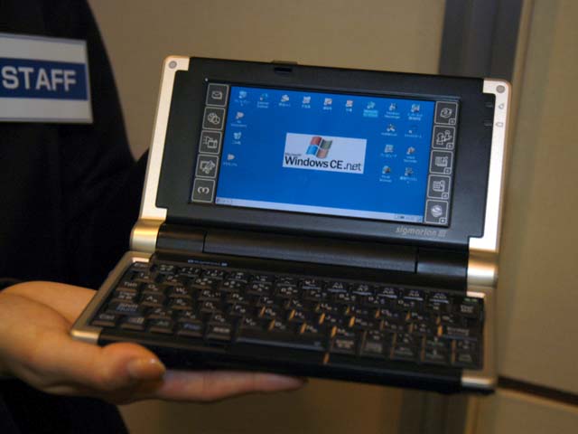 NTTドコモ、ハンドヘルドPC「sigmarion III」を発表