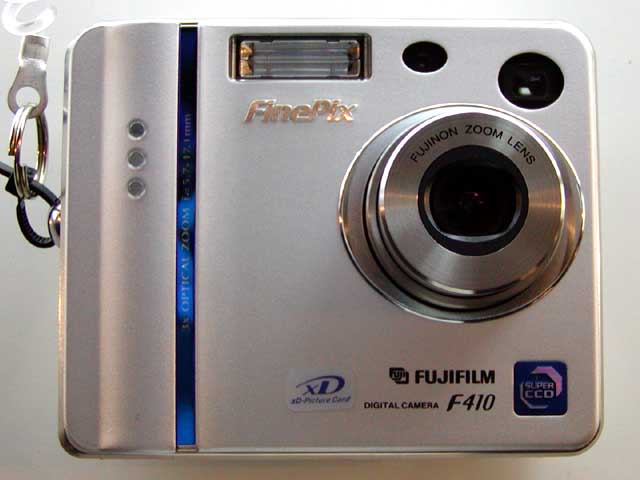 富士フイルム、新世代ハニカムCCD搭載デジカメ