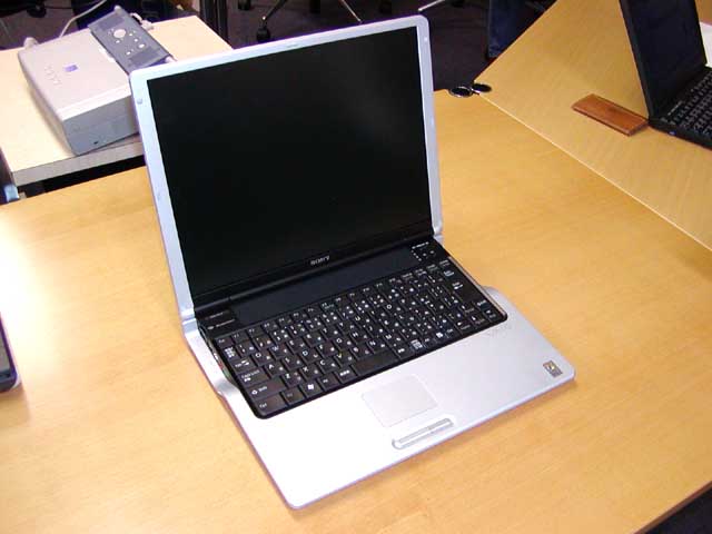 ソニー、Pentium M搭載の新モデル「バイオノートZ」