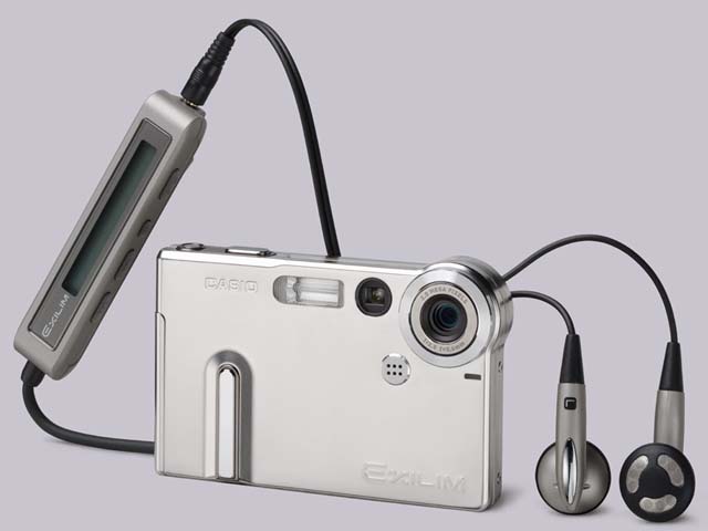 カシオ、マクロとレンズバリアがついた単焦点EXILIM